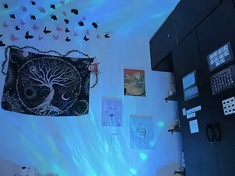 Sweet mim  online show from April 17, 2026, 10:45 pm