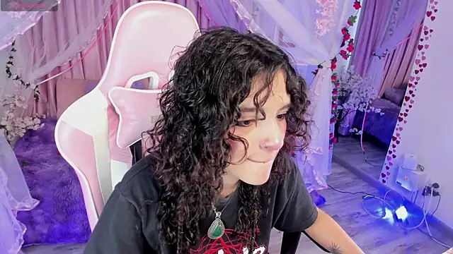 Snapshot of bunny_curly chatting on September 14, 2025, 1:33 pm bunny curly online show from September 14, 2025, 1:33 pm