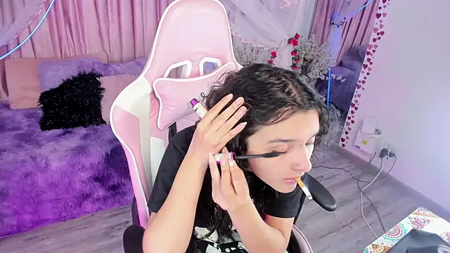 Snapshot of bunny_curly chatting on September 18, 2025, 3:37 pm bunny curly online show from September 18, 2025, 3:37 pm