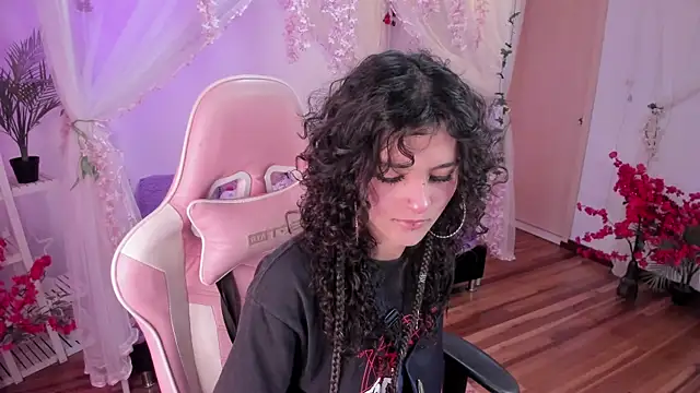 Snapshot of bunny_curly chatting on October 21, 2025, 3:00 pm bunny curly online show from October 21, 2025, 3:00 pm