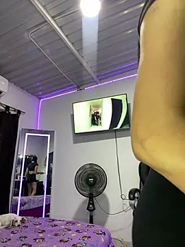 lesly cutee online show from April 13, 2026, 3:27 pm