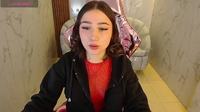 venuss09 s online show from December 19, 2025, 1:24 pm