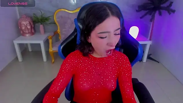 venuss09 s online show from November 12, 2025, 1:48 pm