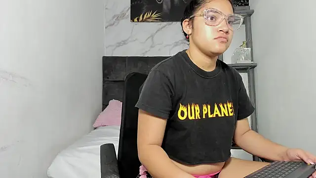 Snapshot of aly_n_sebas chatting on April 8, 2026, 12:12 am aly n sebas online show from April 8, 2026, 12:12 am