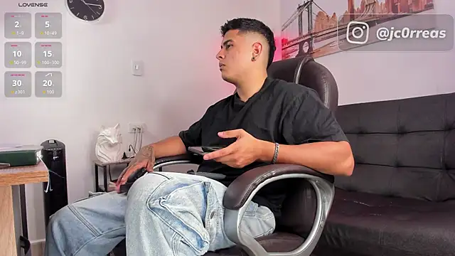 Snapshot of _Juanes chatting on November 12, 2025, 8:12 pm Juanes online show from November 12, 2025, 8:12 pm