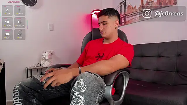 Snapshot of _Juanes chatting on November 20, 2025, 11:36 pm Juanes online show from November 20, 2025, 11:36 pm