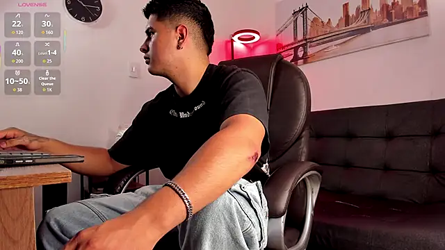 Snapshot of _Juanes chatting on November 24, 2025, 8:09 pm Juanes online show from November 24, 2025, 8:09 pm