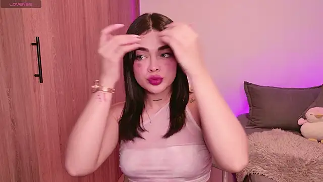 DulceDuarte online show from November 12, 2025, 5:00 am