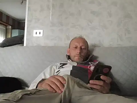 cazzoweb online show from September 22, 2025, 2:34 pm