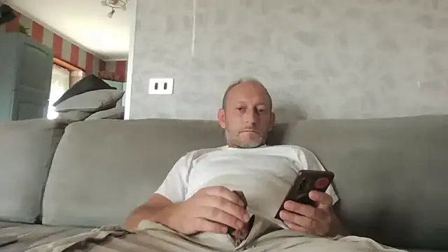 cazzoweb online show from September 23, 2025, 1:51 pm