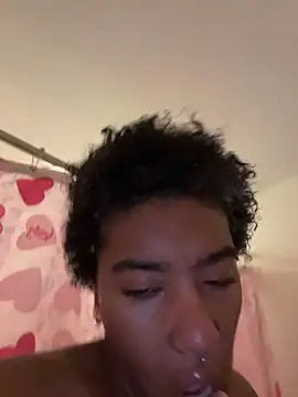 Tu GataLinda online show from October 29, 2025, 3:44 pm