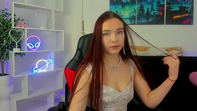 NoraHaynes online show from October 14, 2025, 2:56 am