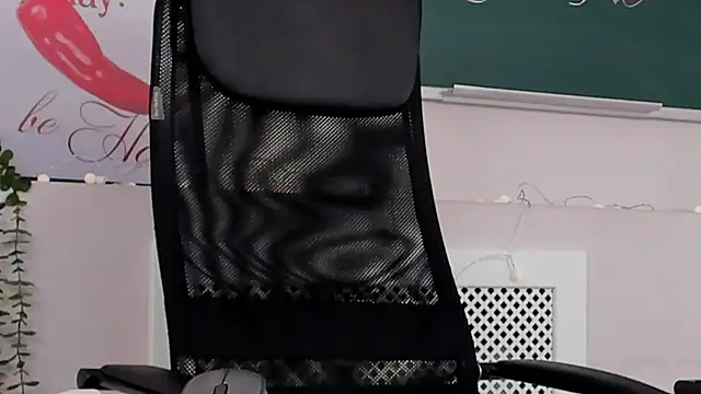 Snapshot of NoraHaynes chatting on April 11, 2026, 8:18 am NoraHaynes online show from April 11, 2026, 8:18 am
