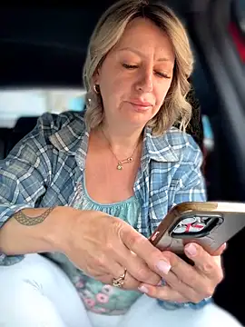 Snapshot of Milena-MilfaXXX chatting on April 10, 2026, 4:08 am Milena-MilfaXXX online show from April 10, 2026, 4:08 am