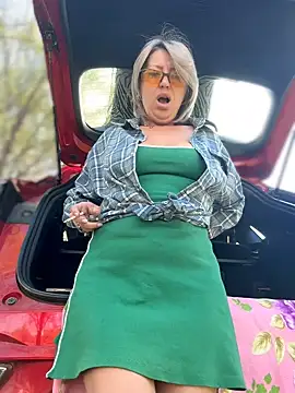 Snapshot of Milena-MilfaXXX chatting on April 15, 2026, 4:18 am Milena-MilfaXXX online show from April 15, 2026, 4:18 am