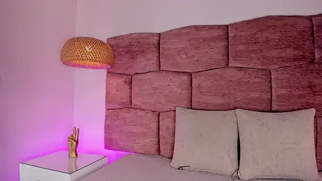 dani velvet online show from November 16, 2025, 3:44 am