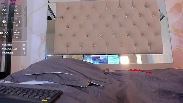 Alana Kim online show from December 13, 2025, 8:04 pm