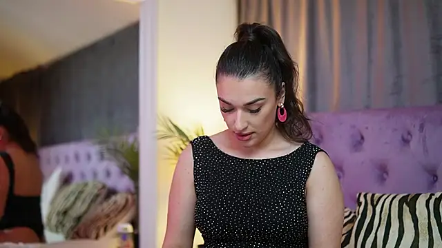 EmmaDallas online show from November 19, 2025, 8:42 pm