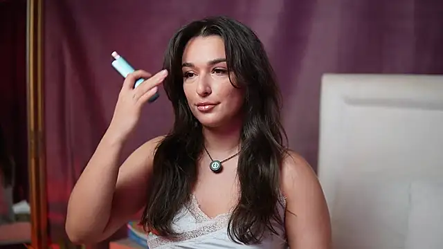 Snapshot of EmmaDallas chatting on July 13, 2026, 7:57 pm EmmaDallas online show from July 13, 2026, 7:57 pm