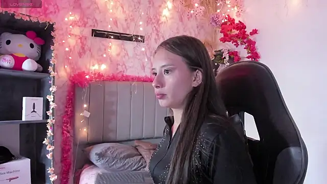 Snapshot of Scarlett21__ chatting on March 19, 2026, 7:47 pm Scarlett21 online show from March 19, 2026, 7:47 pm