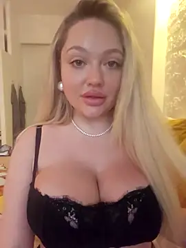 misstitmouseofficial online show from October 19, 2025, 1:58 pm