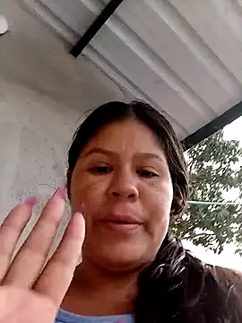 Snapshot of hotmom33 chatting on September 30, 2025, 10:54 am hotmom33 online show from September 30, 2025, 10:54 am
