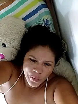 Snapshot of hotmom33 chatting on October 2, 2025, 8:07 am hotmom33 online show from October 2, 2025, 8:07 am