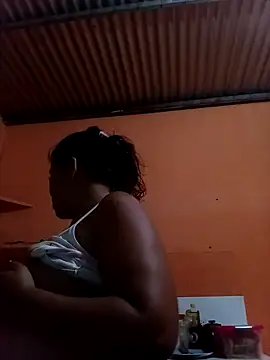 Snapshot of hotmom33 chatting on September 27, 2025, 7:14 am hotmom33 online show from September 27, 2025, 7:14 am