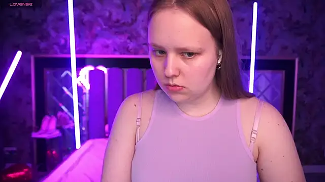 Snapshot of CrystallPaws chatting on April 8, 2026, 5:53 am CrystallPaws online show from April 8, 2026, 5:53 am