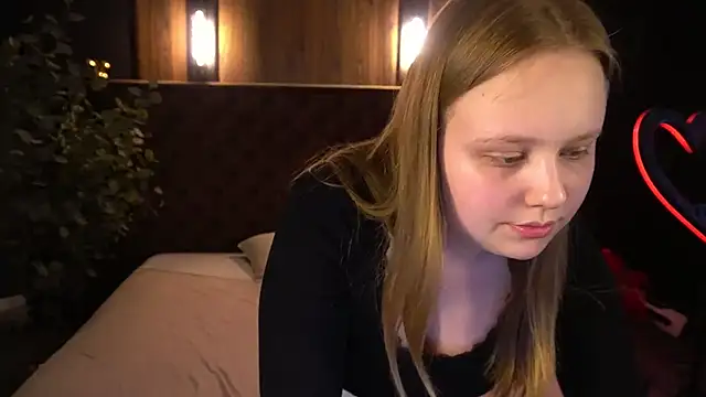 CrystallPaws online show from May 12, 2026, 5:37 am