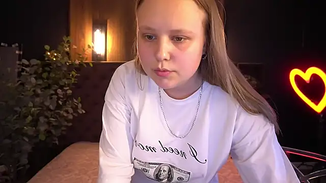 CrystallPaws online show from May 21, 2026, 5:49 am