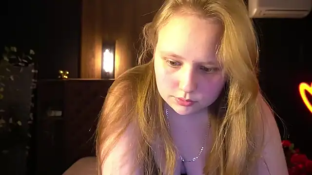 CrystallPaws online show from May 17, 2026, 5:40 am