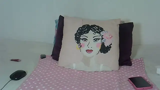 HotSexxy12 online show from October 15, 2025, 12:57 pm