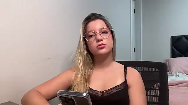 estanislaumalu online show from December 4, 2025, 12:09 am