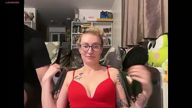 harleyblair online show from November 24, 2025, 11:16 pm