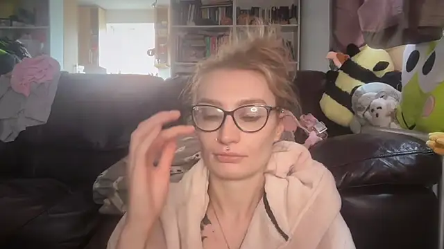 harleyblair online show from July 18, 2026, 2:14 pm