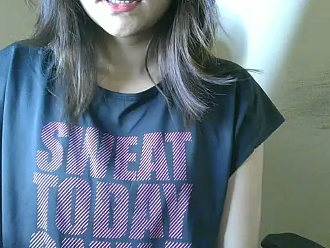 Snapshot of Honey-darlin chatting on September 29, 2025, 10:48 pm Honey-darlin online show from September 29, 2025, 10:48 pm