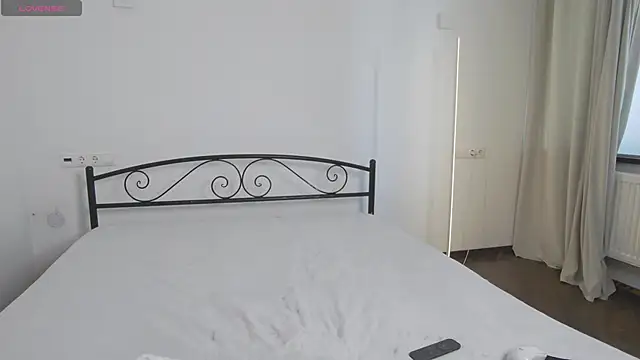 Snapshot of AlexsisFaee chatting on April 15, 2026, 7:14 am AlexsisFaee online show from April 15, 2026, 7:14 am