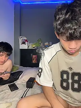 Snapshot of Kailertwink chatting on July 1, 2026, 8:42 pm Kailertwink online show from July 1, 2026, 8:42 pm