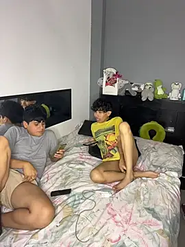 Snapshot of Kailertwink chatting on October 31, 2025, 5:15 am Kailertwink online show from October 31, 2025, 5:15 am