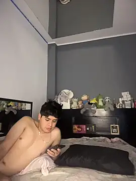 Kailertwink online show from May 26, 2026, 4:27 pm