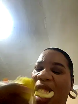 Snapshot of THICKBUNNYCHICKxxx chatting on October 19, 2025, 8:11 pm THICKBUNNYCHICKxxx online show from October 19, 2025, 8:11 pm