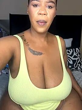 Snapshot of THICKBUNNYCHICKxxx chatting on October 10, 2025, 8:09 pm THICKBUNNYCHICKxxx online show from October 10, 2025, 8:09 pm