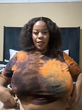 THICKBUNNYCHICKxxx online show from April 23, 2026, 8:43 pm