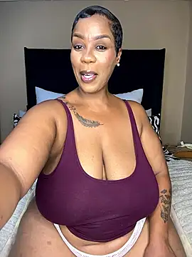 Snapshot of THICKBUNNYCHICKxxx chatting on January 6, 2026, 8:24 pm THICKBUNNYCHICKxxx online show from January 6, 2026, 8:24 pm