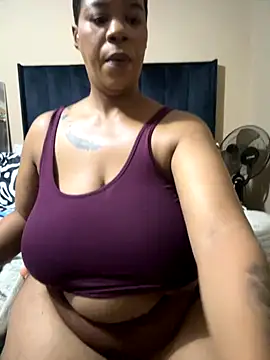 Snapshot of THICKBUNNYCHICKxxx chatting on October 3, 2025, 8:54 pm THICKBUNNYCHICKxxx online show from October 3, 2025, 8:54 pm