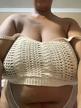 Snapshot of THICKBUNNYCHICKxxx chatting on October 8, 2025, 7:03 pm THICKBUNNYCHICKxxx online show from October 8, 2025, 7:03 pm