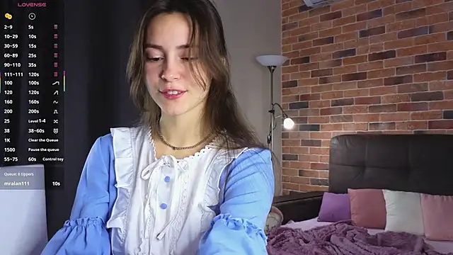 Snapshot of JasminDoroti chatting on October 6, 2025, 6:25 am JasminDoroti online show from October 6, 2025, 6:25 am