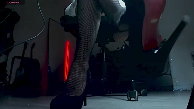 Snapshot of LiyaLuna chatting on January 16, 2026, 1:59 pm LiyaLuna online show from January 16, 2026, 1:59 pm