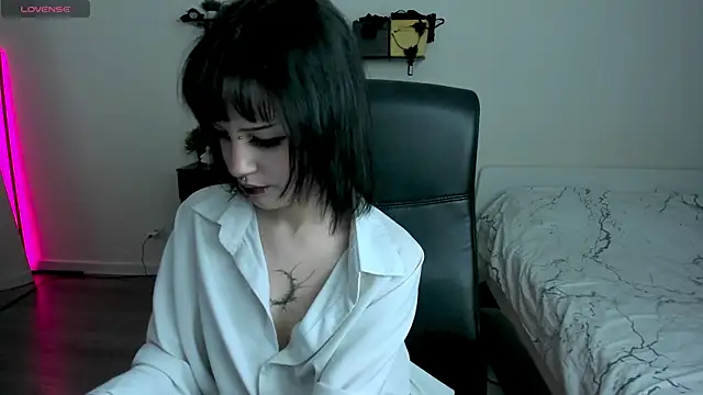 Snapshot of LiyaLuna chatting on February 25, 2026, 1:11 pm LiyaLuna online show from February 25, 2026, 1:11 pm